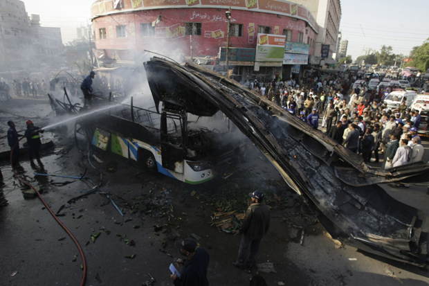 مقتل 5 وإصابة 45 آخرين في انفجار بمدينة كراتشي الباكستانية