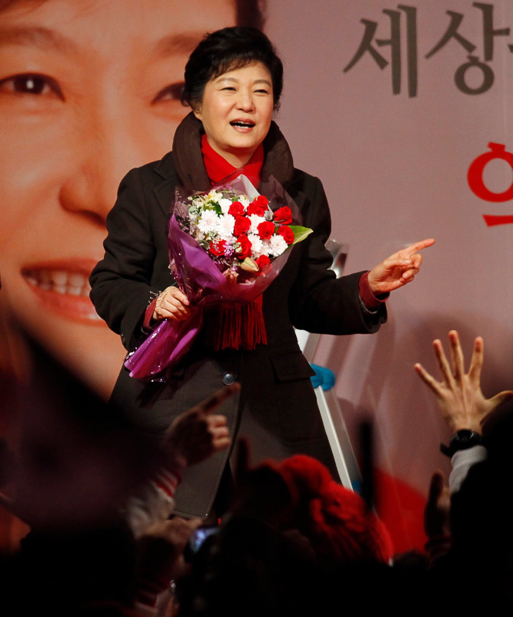 فوز أول امرأة برئاسة كوريا الجنوبية: ابنة الديكتاتور .. تعيدها الديمقراطية إلى القصر الرئاسي