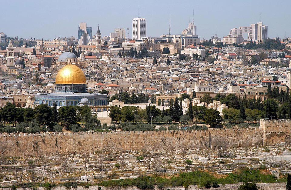 تحديا للاستيطان : الفلسطينيون يقيمون قرية (باب الشمس) قرب القدس