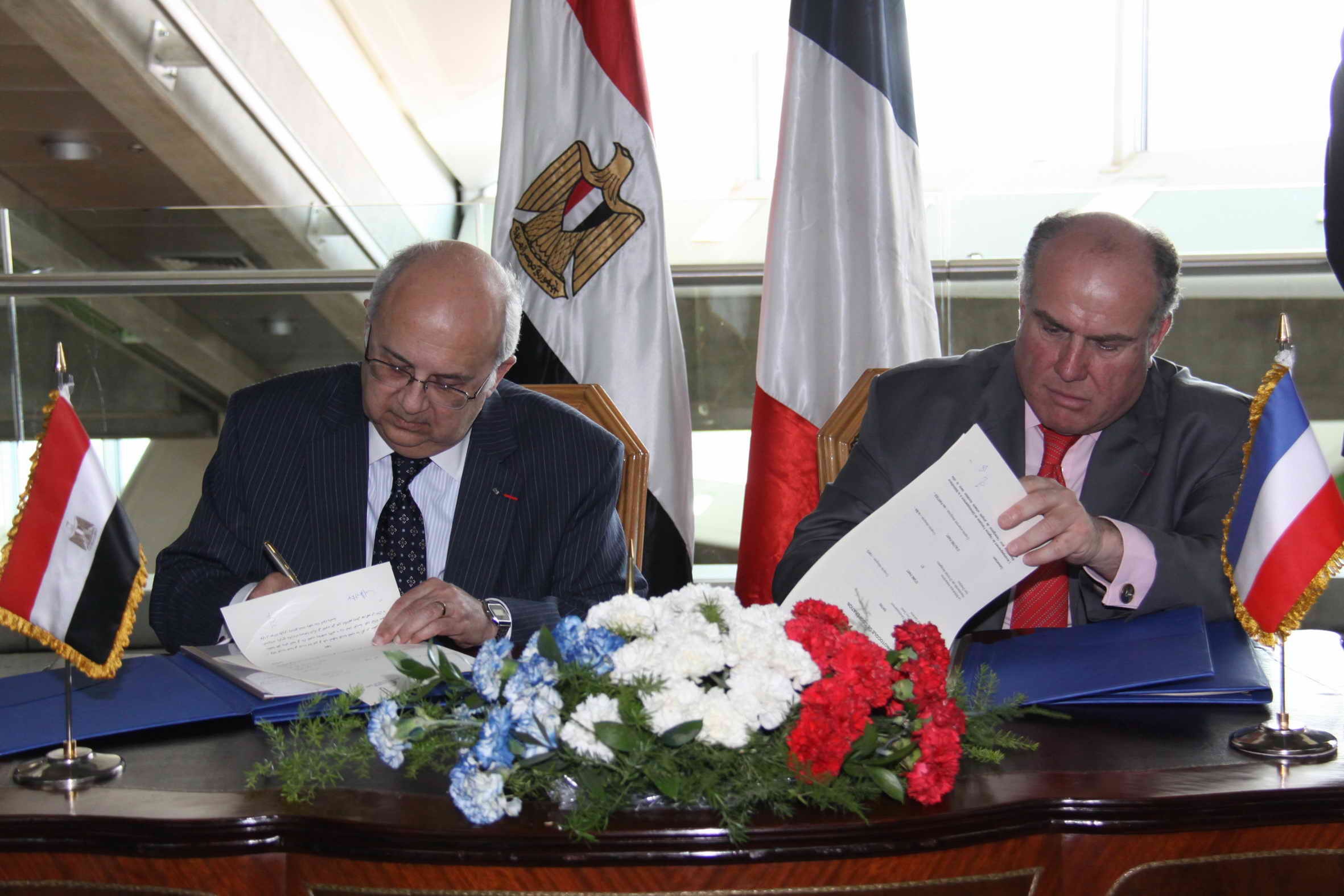اتفاق بين مكتبة الإسكندرية والوكالة الفرنسية للتنمية للتعاون بإقامة مشروعات حضرية بالمدينة