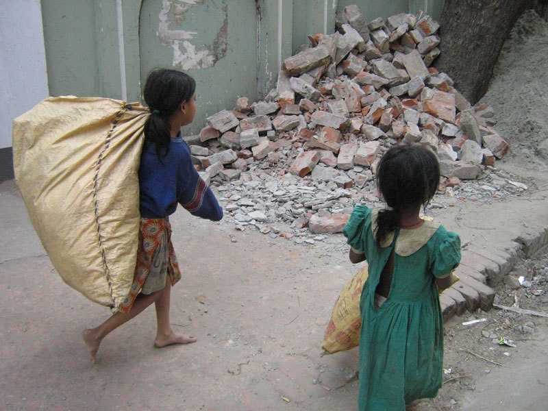 مشروع صيني لإعادة أطفال الشوارع إلى المدرسة