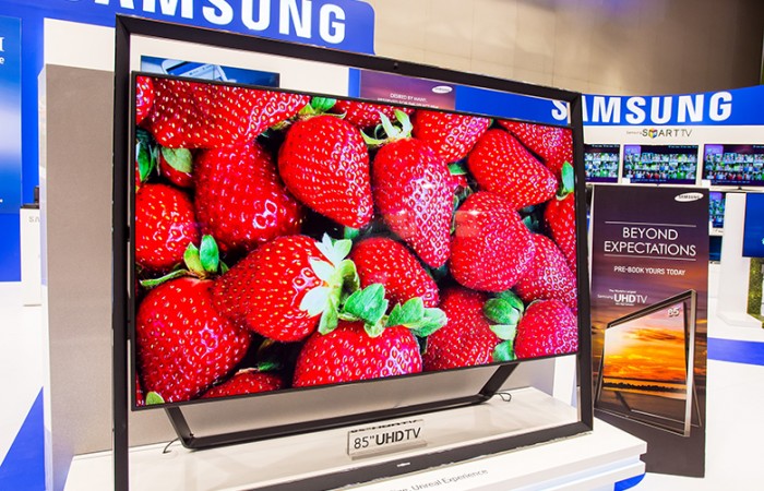 سامسونغ تطلق أول تلفزيون UHD ذو شاشة مقعرة في العالم
