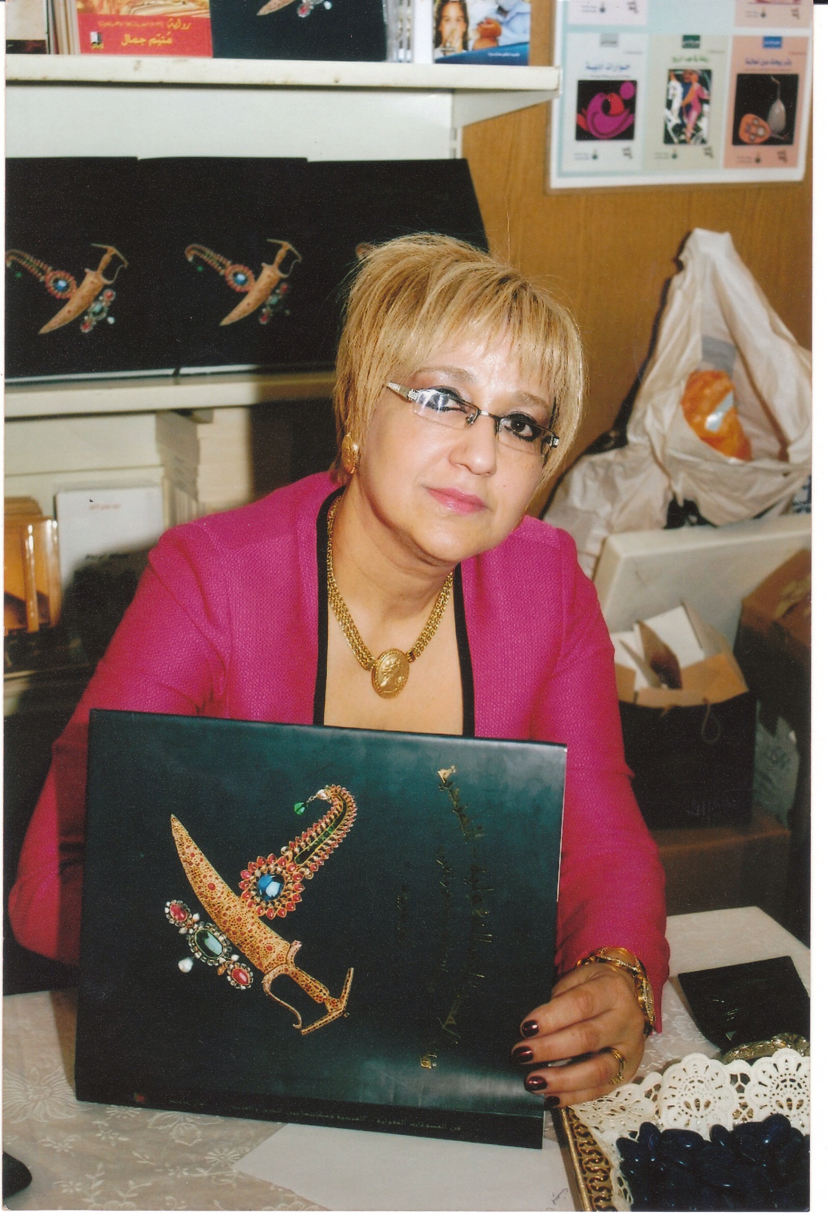 الكاتبة والباحثة آمال عربيد تغوص في فن المصوغات المغولية – الهندية