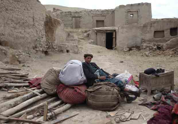 كارثة تدفن سكان قرية أفغانية