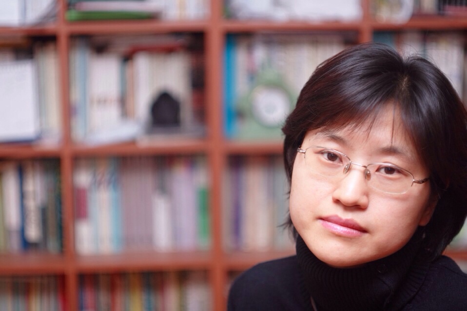 لي سوم يونج: أيقونة الشعر الكوري الحديث