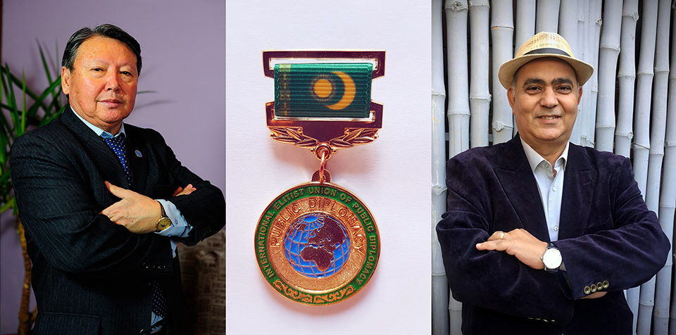 من كازخستان لمصر: ميدالية تكريمية لأشرف أبو اليزيد