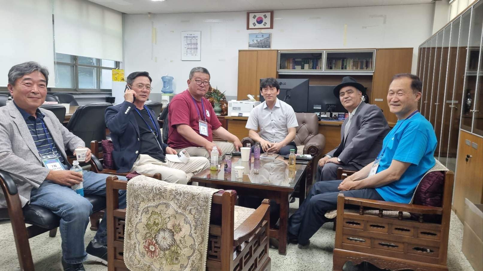 عودة الشيوخ إلى صباهم … في مدرستهم الثانوية الكورية!