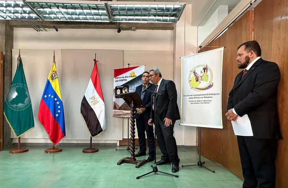 السفارة المصرية في كاراكاس تقدم دبلومة دراسات عليا عن مصر