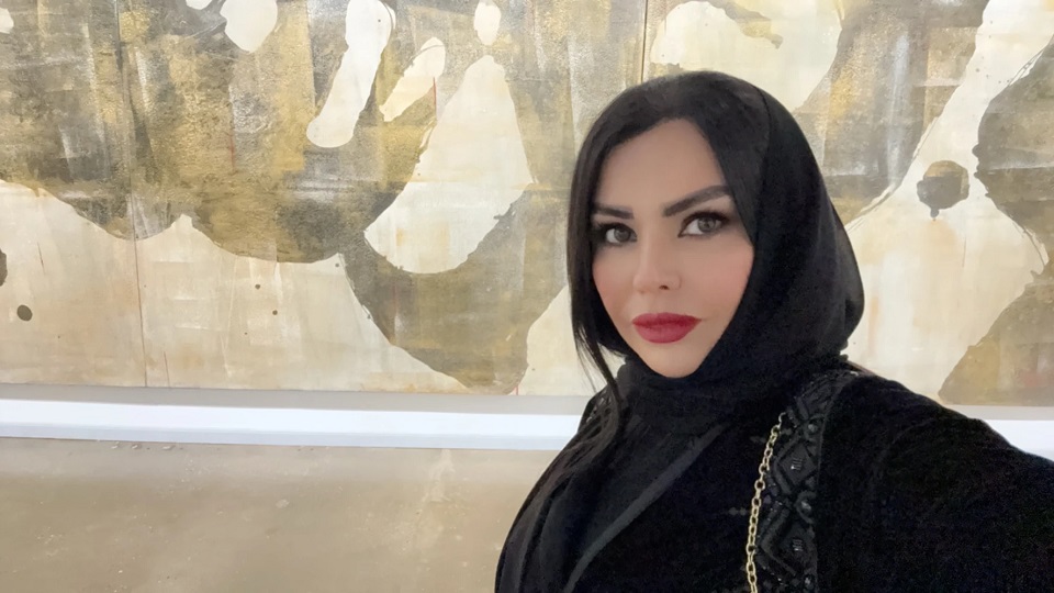 مقابلات آليا موندي: الفنانة التشكيلية الإماراتية فايزة محمد